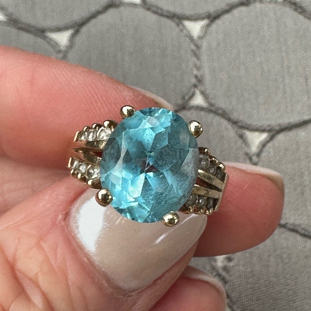 10K Blue Topaz and diamond cocktail ring - Picture 3 of 6